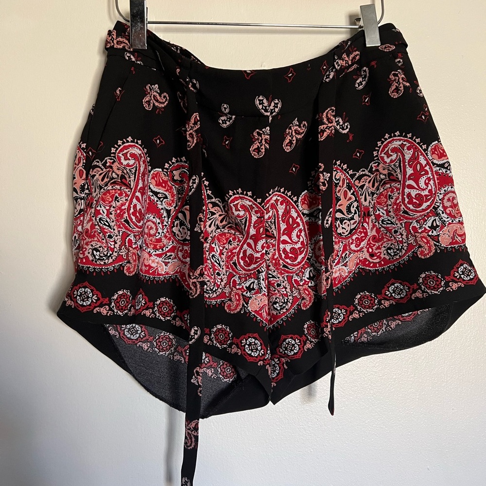 LOFT Black and Red Patterned Shorts size 2